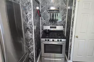30 Greenvale Cir, White Plains, NY 10607 - Photo 13