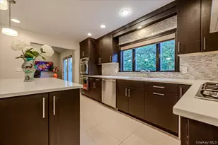 8 Curlew Pl, Massapequa, NY 11758 - Photo 9