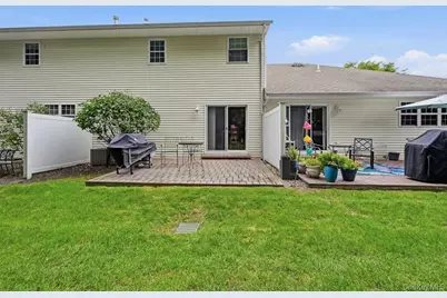 90 Mulberry Common, Riverhead, NY 11901 - Photo 21