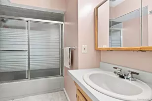 33 Dorchester Dr, Yonkers, NY 10710 - Photo 19