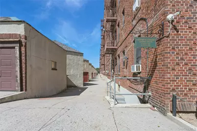 68-36 Burns Street #D1, Forest Hills, NY 11375 - Photo 17