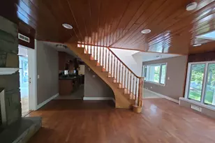 549 Woodbury Rd, Cold Spring Harbor, NY 11724 - Photo 3