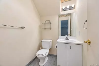 12 Hidden Pines Way, Bohemia, NY 11716 - Photo 15