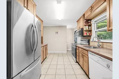 23 Hren Avenue, Huntington, NY 11743 - Photo 5