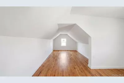 1148 E 211th Street, Bronx, NY 10469 - Photo 19