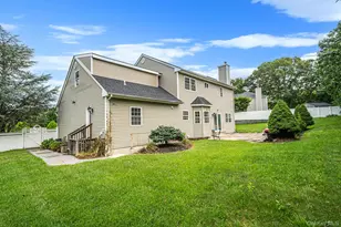18 Woodridge Ln, Coram, NY 11727 - Photo 13