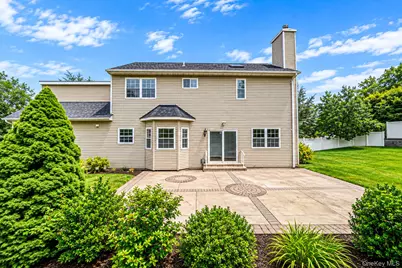 18 Woodridge Lane, Coram, NY 11727 - Photo 3