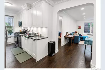 73-12 35th Avenue #E3, Jackson Heights, NY 11372 - Photo 5