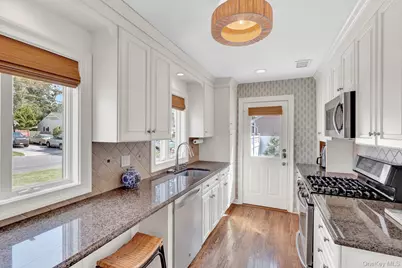 116 Washington Avenue, West Sayville, NY 11796 - Photo 9
