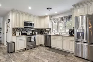 35 Magpie Ln, Levittown, NY 11756 - Photo 5