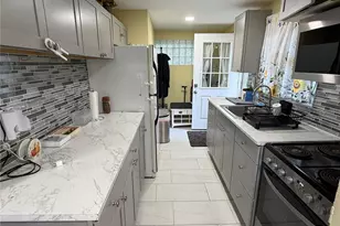 22 Sunburst Dr, Deer Park, NY 11729 - Photo 5