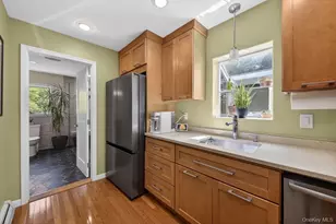 305 Oak Ln, Newburgh, NY 12550 - Photo 17