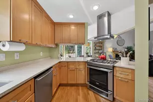305 Oak Ln, Newburgh, NY 12550 - Photo 15