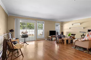 11 Burgoyne Ct, Coram, NY 11727 - Photo 15