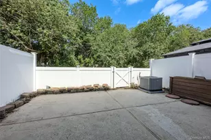 11 Burgoyne Ct, Coram, NY 11727 - Photo 39