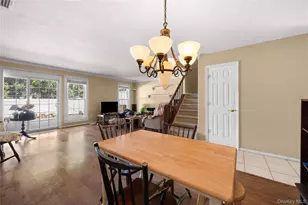 11 Burgoyne Ct, Coram, NY 11727 - Photo 9