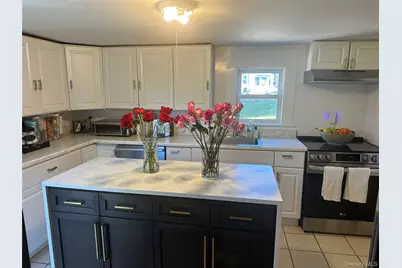 970 E Main Street, Riverhead, NY 11901 - Photo 3