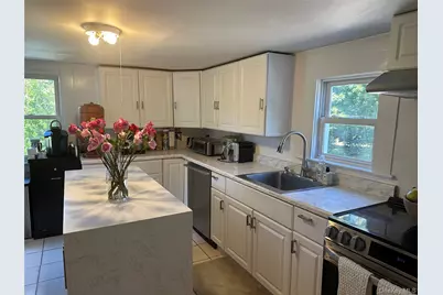 970 E Main Street, Riverhead, NY 11901 - Photo 5
