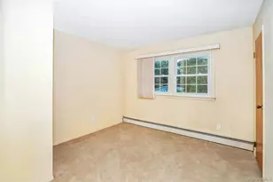 416 Old Country Rd, Deer Park, NY 11729 - Photo 17