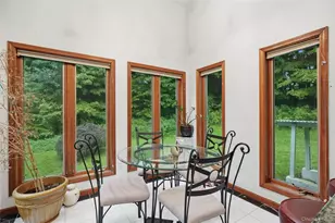 18 Bray Farm Ln, Wappingers Falls, NY 12590 - Photo 11