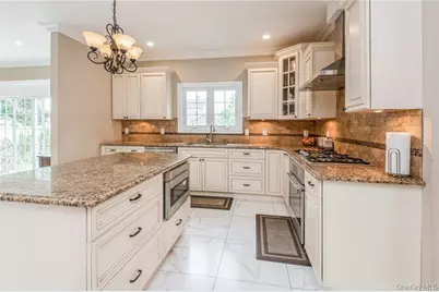 45 Meeting Lane, Hicksville, NY 11801 - Photo 13