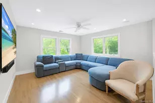 15 Dillon Dr, Dix Hills, NY 11746 - Photo 9