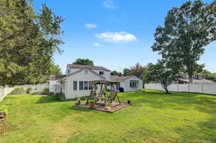 105 Nathan Dr, Bohemia, NY 11716 - Photo 5
