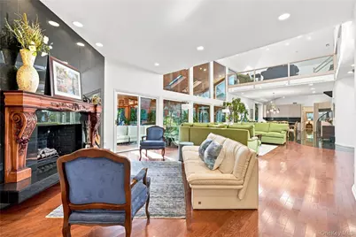 9 Swan Place, Saint James, NY 11780 - Photo 11