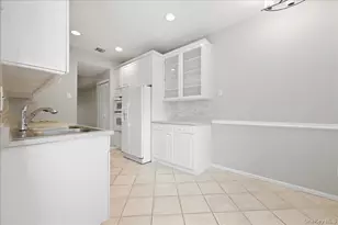 89 Windwatch Dr, Hauppauge, NY 11788 - Photo 5