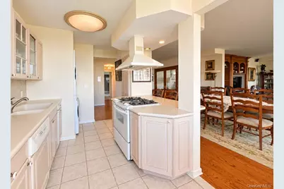 27010 Grand Central Parkway #18E, Floral Park, NY 11005 - Photo 9