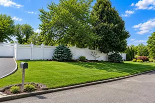 2 Carol Ave, Farmingville, NY 11738 - Photo 3