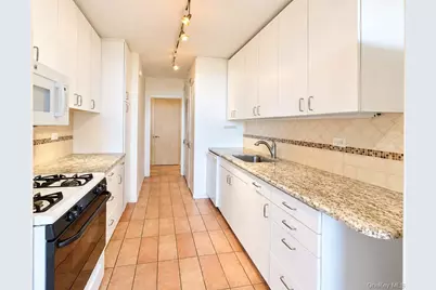27010 Grand Central #28K, Floral Park, NY 11005 - Photo 9
