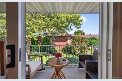 1 Toms Point Lane #17E, Port Washington, NY 11050 - Photo 5