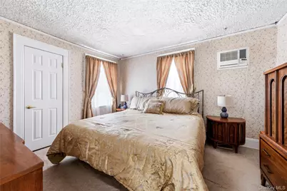 410 Clinton Street, Bellmore, NY 11710 - Photo 25