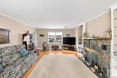 297 Maple Avenue, Patchogue, NY 11772 - Photo 5
