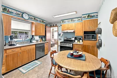 297 Maple Avenue, Patchogue, NY 11772 - Photo 7