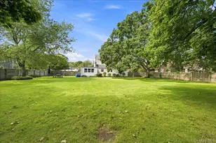 297 Maple Ave, Patchogue, NY 11772 - Photo 15