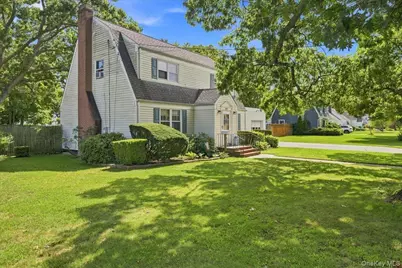 297 Maple Avenue, Patchogue, NY 11772 - Photo 17