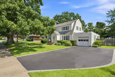297 Maple Avenue, Patchogue, NY 11772 - Photo 3