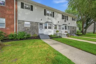 2310 Wilshire Ln, Oakdale, NY 11769 - Photo 3