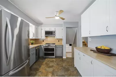 23 Westview Drive, Poughkeepsie, NY 12603 - Photo 11
