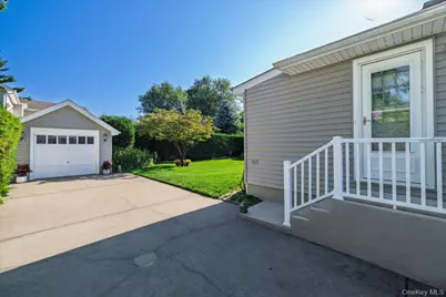 579 Dacosta Avenue, Oceanside, NY 11572 - Photo 19