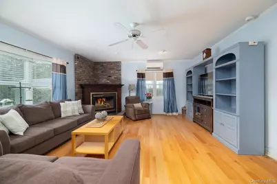 579 Dacosta Avenue, Oceanside, NY 11572 - Photo 9