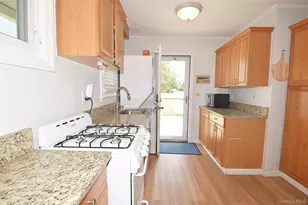 101 Phyllis Dr, Lindenhurst, NY 11757 - Photo 17