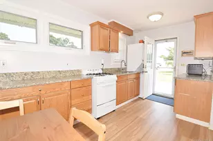 101 Phyllis Dr, Lindenhurst, NY 11757 - Photo 15