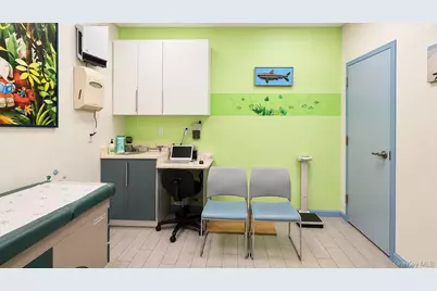 131-07 40th Road #E33, Flushing, NY 11354 - Photo 9