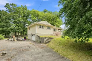 7 Roosevelt Rd, Hyde Park, NY 12538 - Photo 3