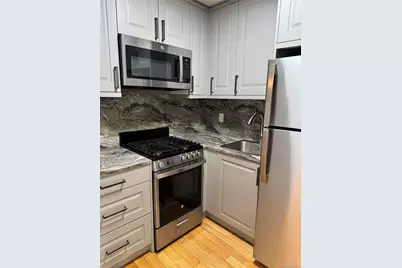 18 Redwood Court #18, Coram, NY 11727 - Photo 5