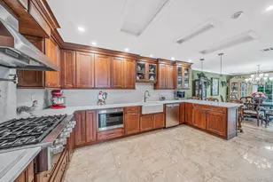 112 Erin Ln, East Setauket, NY 11733 - Photo 11