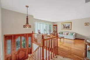 21 Page Dr, Hicksville, NY 11801 - Photo 9